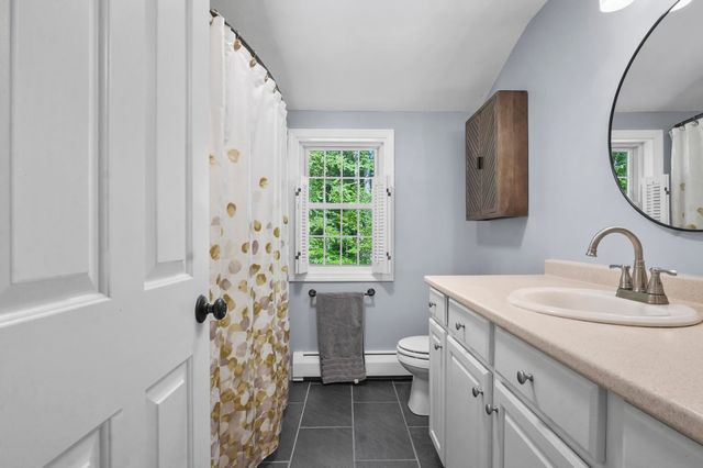 32 Oakwood Road, Farmington, NH 03835