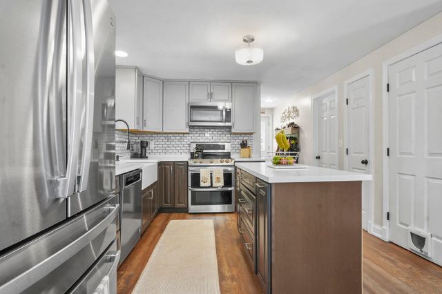 32 Oakwood Road, Farmington, NH 03835