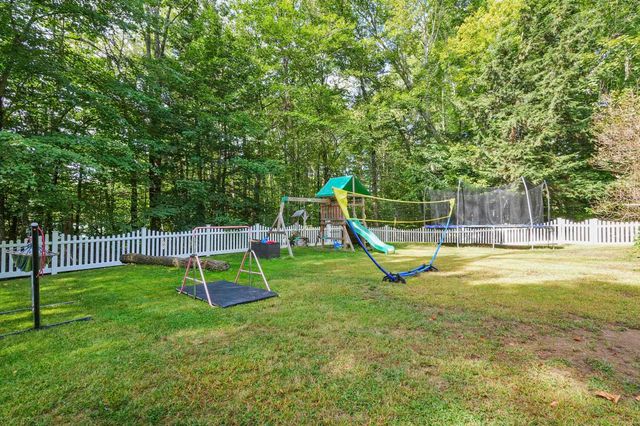 32 Oakwood Road, Farmington, NH 03835