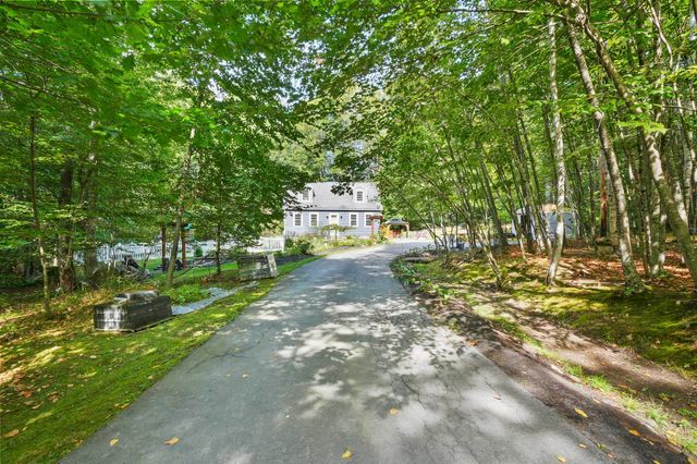 32 Oakwood Road, Farmington, NH 03835