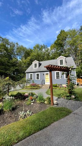 32 Oakwood Road, Farmington, NH 03835