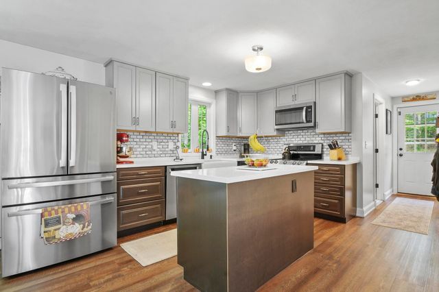 32 Oakwood Road, Farmington, NH 03835