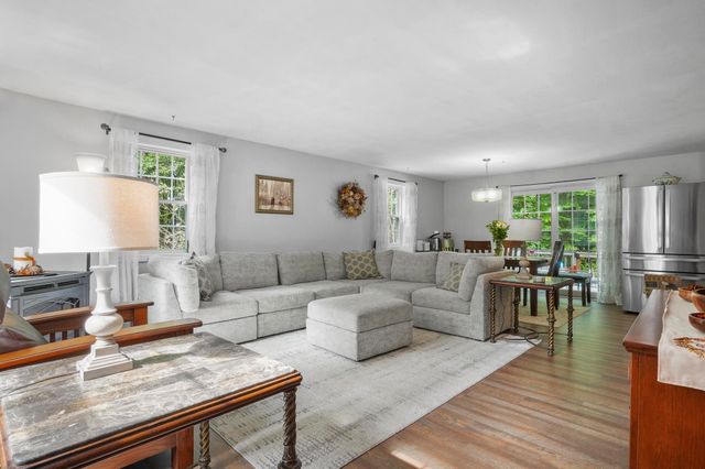 32 Oakwood Road, Farmington, NH 03835
