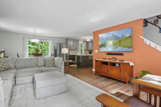 32 Oakwood Road, Farmington, NH 03835