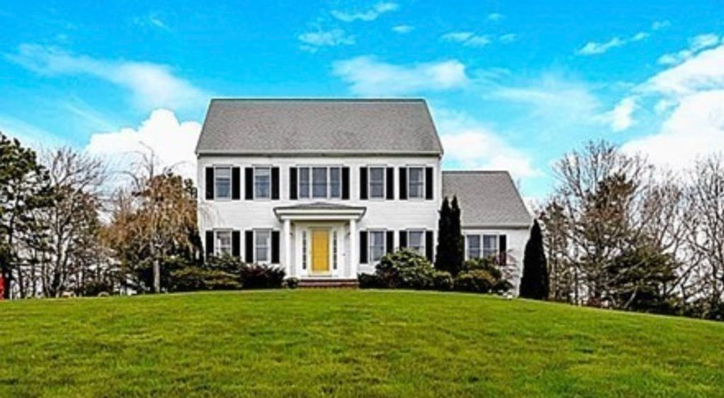 3 Edgewood Cir, Plymouth, MA 02360