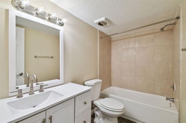 6330 NEWTOWN CIRCLE 30B4, Tampa, FL 33615