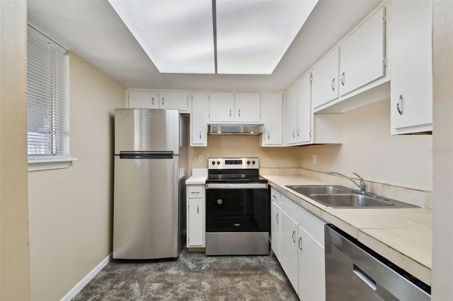 6330 NEWTOWN CIRCLE 30B4, Tampa, FL 33615