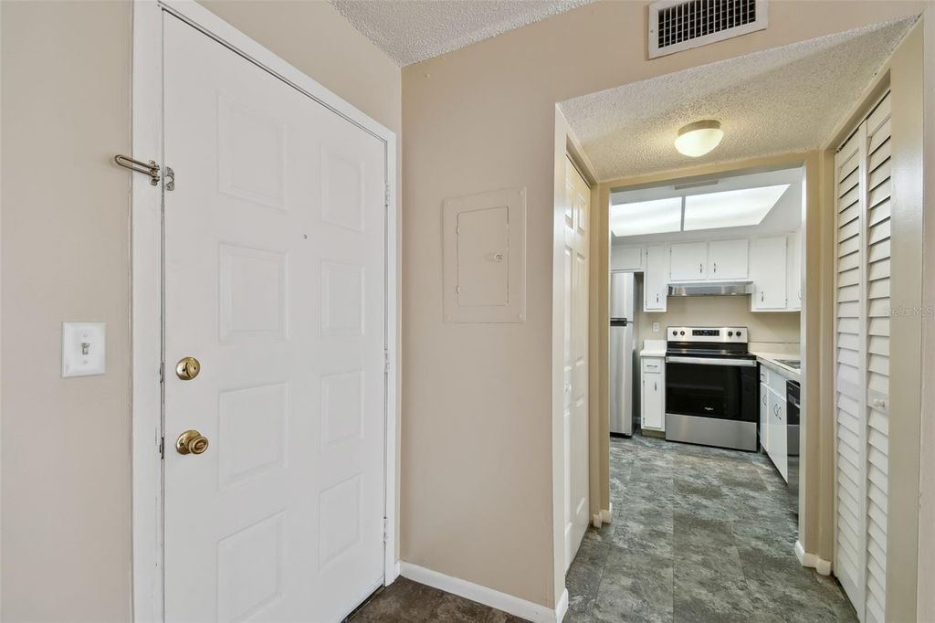 Image 20 of property listing at 6330 NEWTOWN CIRCLE 30B4, Tampa, FL 33615