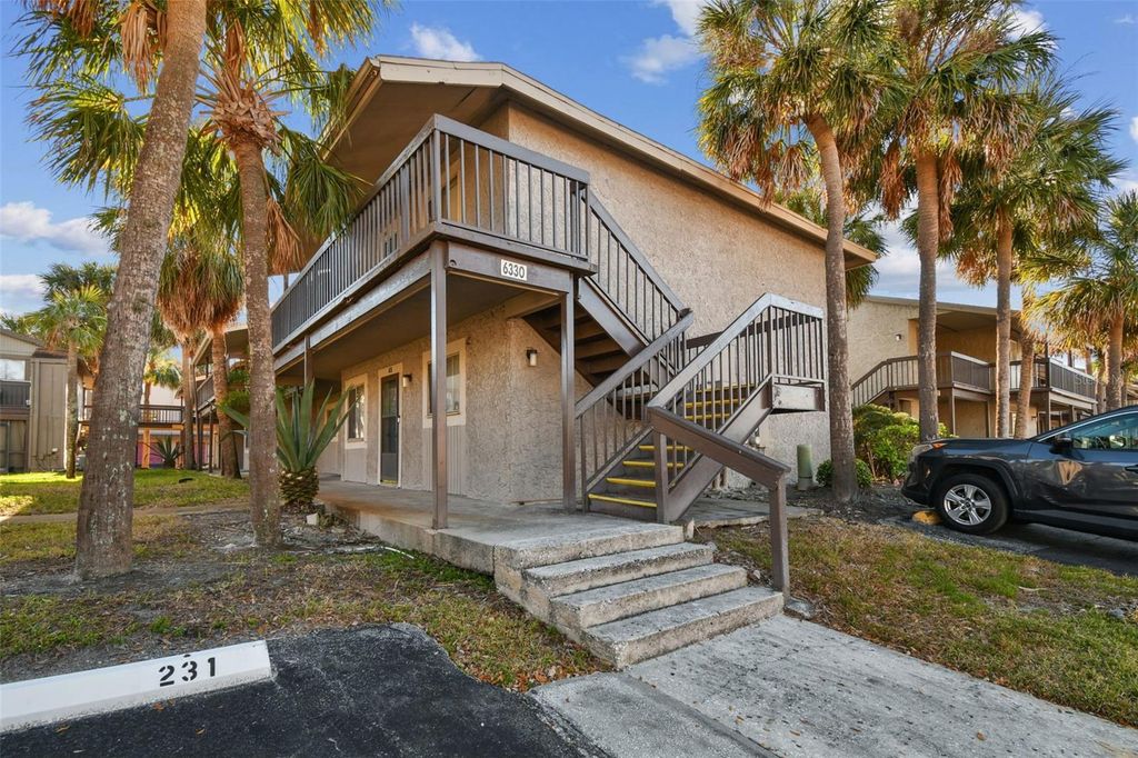 Image 3 of property listing at 6330 NEWTOWN CIRCLE 30B4, Tampa, FL 33615