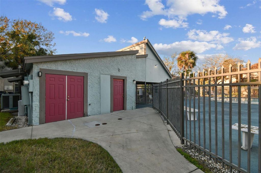 Image 30 of property listing at 6330 NEWTOWN CIRCLE 30B4, Tampa, FL 33615