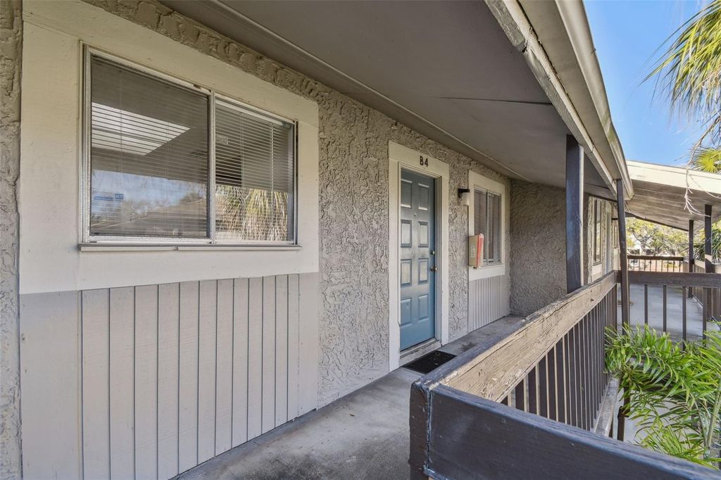 Image 4 of property listing at 6330 NEWTOWN CIRCLE 30B4, Tampa, FL 33615