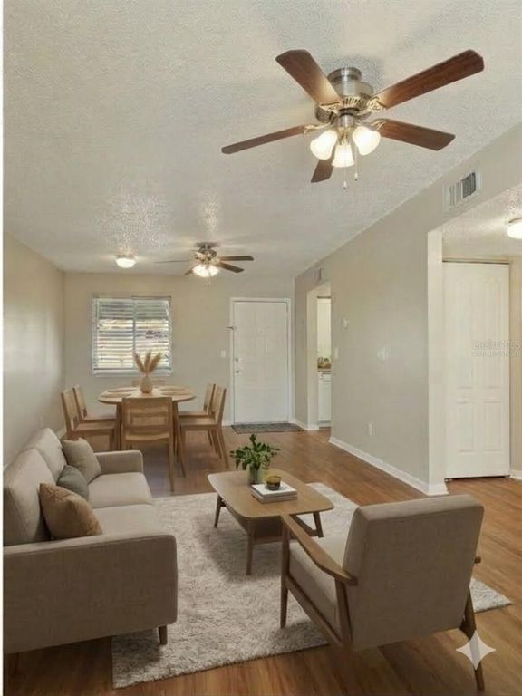 Image 9 of property listing at 6330 NEWTOWN CIRCLE 30B4, Tampa, FL 33615