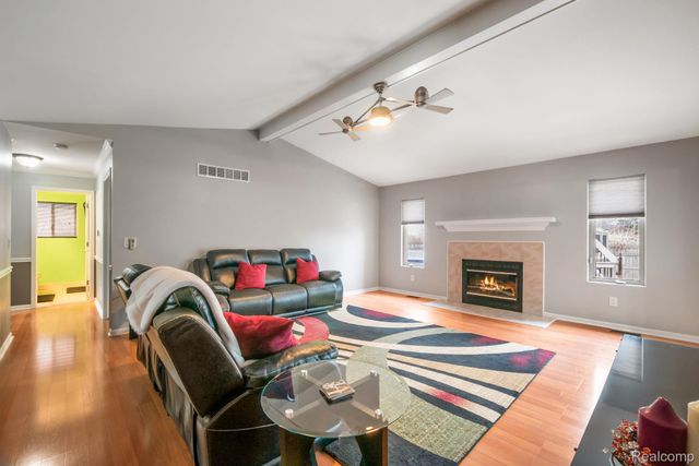 49248 Berkshire Drive, Chesterfield Township, MI 48047