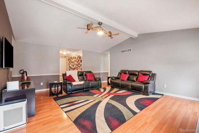 49248 Berkshire Drive, Chesterfield Township, MI 48047