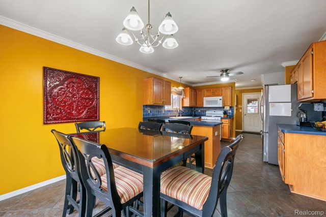 49248 Berkshire Drive, Chesterfield Township, MI 48047