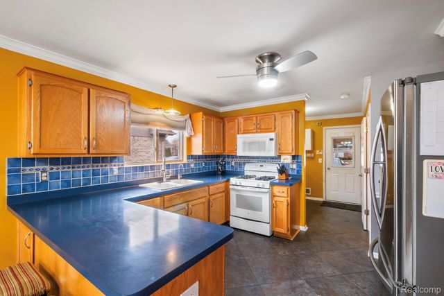 49248 Berkshire Drive, Chesterfield Township, MI 48047