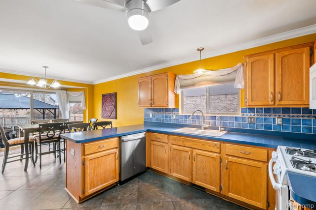 49248 Berkshire Drive, Chesterfield Township, MI 48047