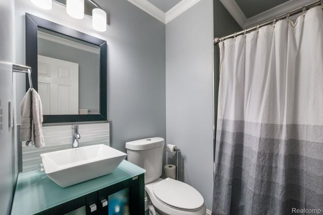 49248 Berkshire Drive, Chesterfield Township, MI 48047