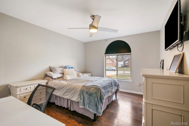 49248 Berkshire Drive, Chesterfield Township, MI 48047