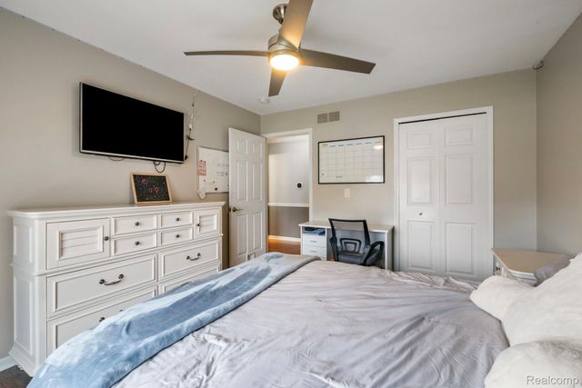 49248 Berkshire Drive, Chesterfield Township, MI 48047