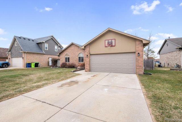 49248 Berkshire Drive, Chesterfield Township, MI 48047