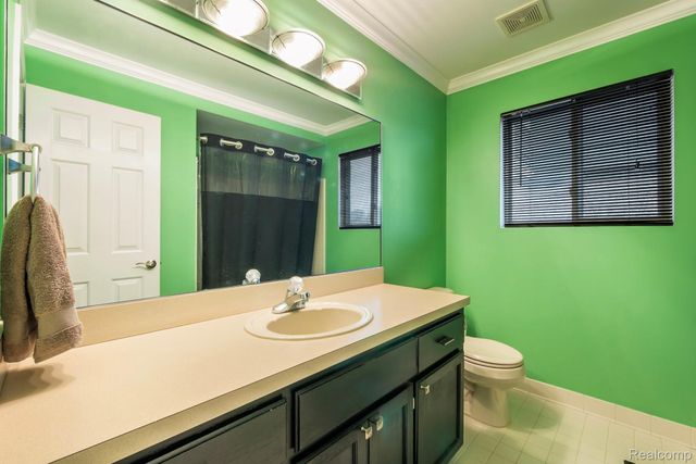 49248 Berkshire Drive, Chesterfield Township, MI 48047