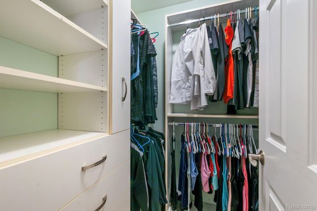 49248 Berkshire Drive, Chesterfield Township, MI 48047