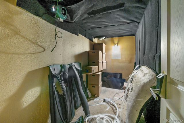 49248 Berkshire Drive, Chesterfield Township, MI 48047