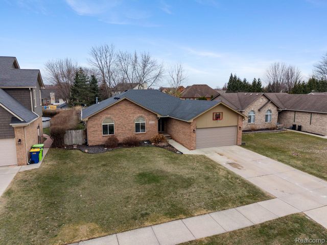 49248 Berkshire Drive, Chesterfield Township, MI 48047