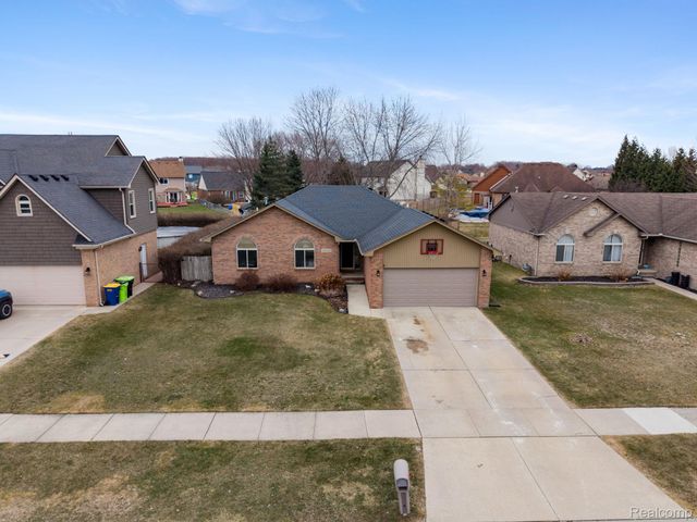 49248 Berkshire Drive, Chesterfield Township, MI 48047