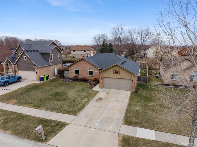 49248 Berkshire Drive, Chesterfield Township, MI 48047