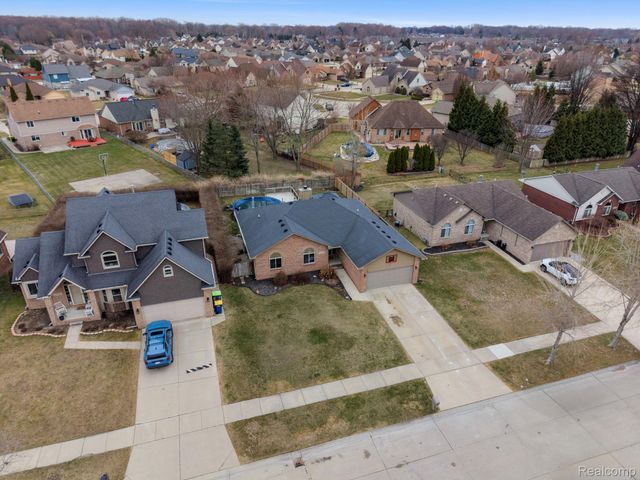 49248 Berkshire Drive, Chesterfield Township, MI 48047