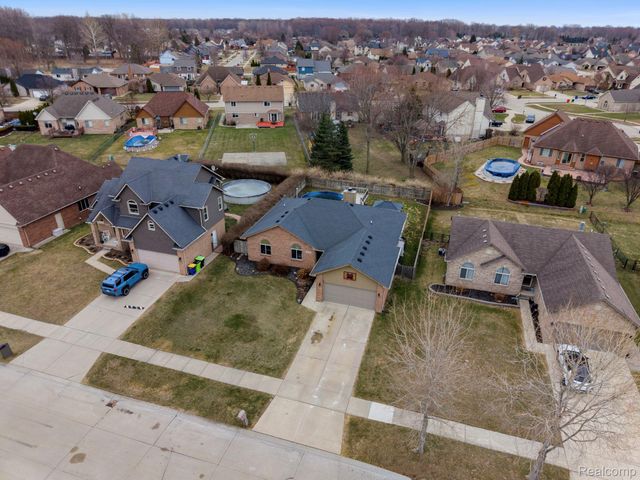 49248 Berkshire Drive, Chesterfield Township, MI 48047