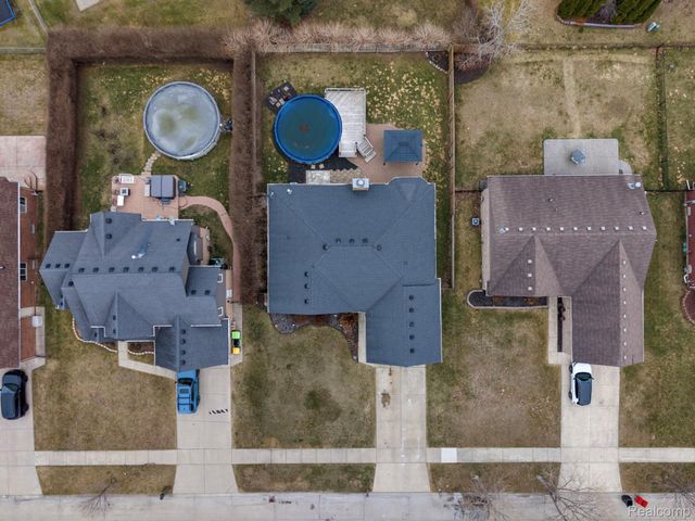 49248 Berkshire Drive, Chesterfield Township, MI 48047