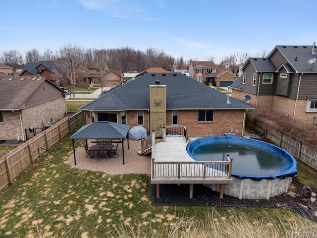 49248 Berkshire Drive, Chesterfield Township, MI 48047