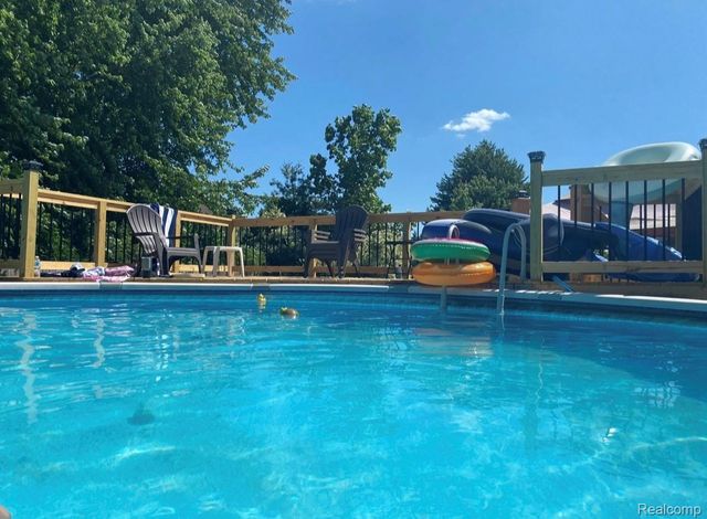 49248 Berkshire Drive, Chesterfield Township, MI 48047