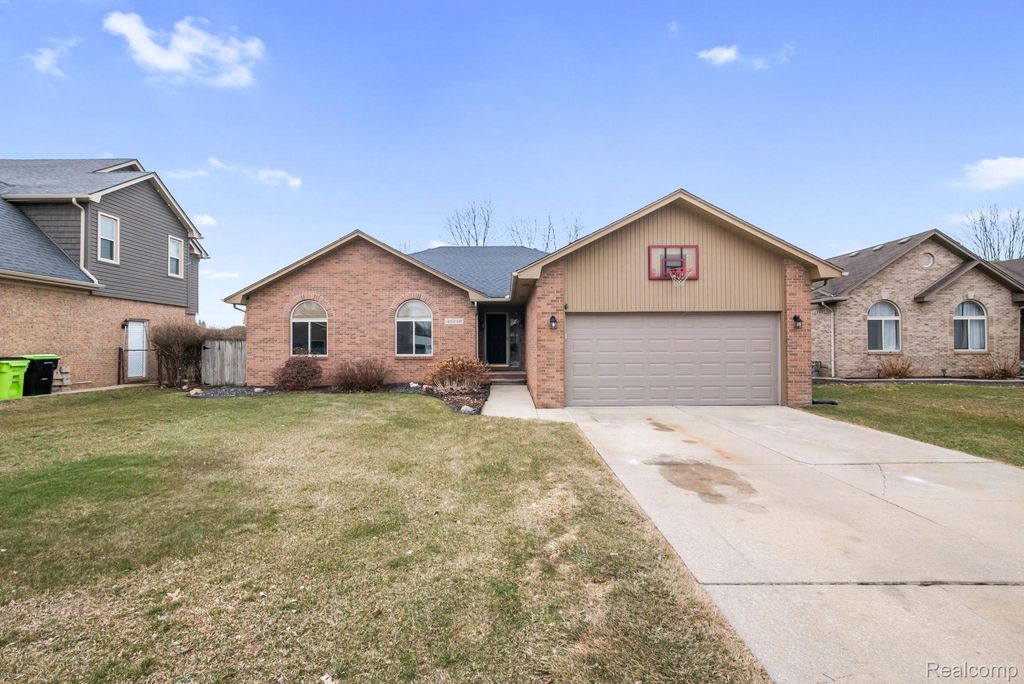 49248 Berkshire Drive, Chesterfield Township, MI 48047