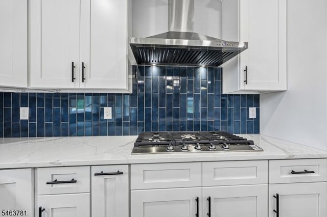 8 Chamberlain Ln, Mount Olive Twp., NJ 07828