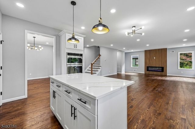 8 Chamberlain Ln, Mount Olive Twp., NJ 07828