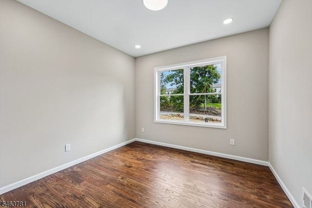 8 Chamberlain Ln, Mount Olive Twp., NJ 07828