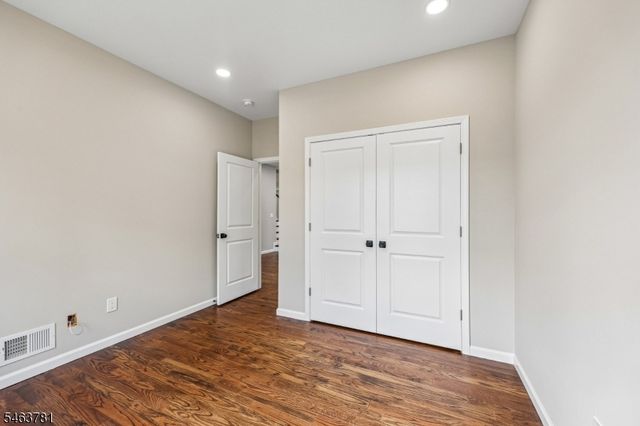 8 Chamberlain Ln, Mount Olive Twp., NJ 07828