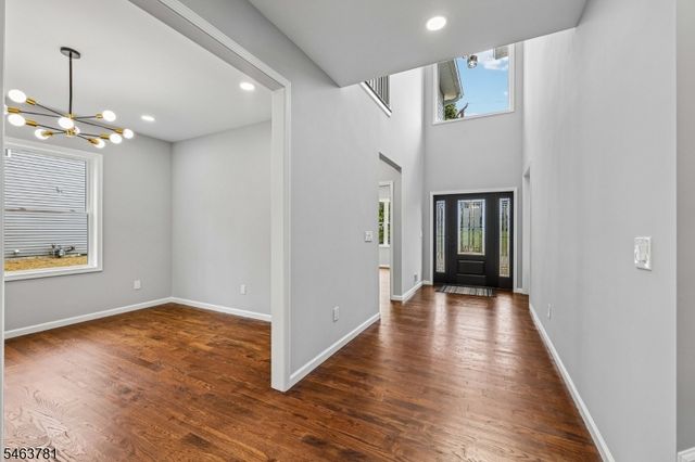 8 Chamberlain Ln, Mount Olive Twp., NJ 07828