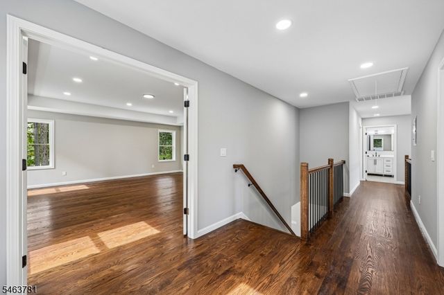 8 Chamberlain Ln, Mount Olive Twp., NJ 07828