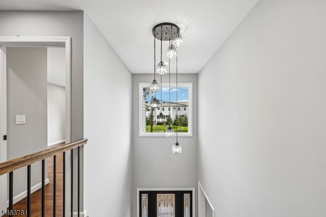 8 Chamberlain Ln, Mount Olive Twp., NJ 07828