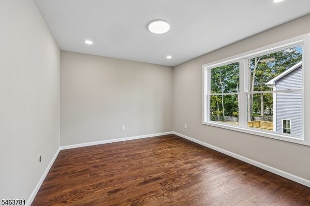 8 Chamberlain Ln, Mount Olive Twp., NJ 07828