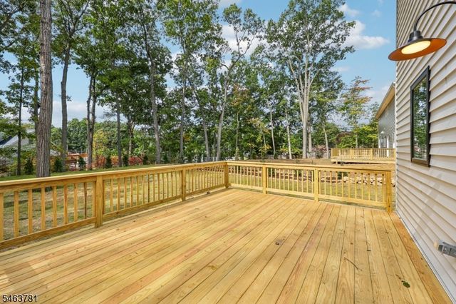 8 Chamberlain Ln, Mount Olive Twp., NJ 07828