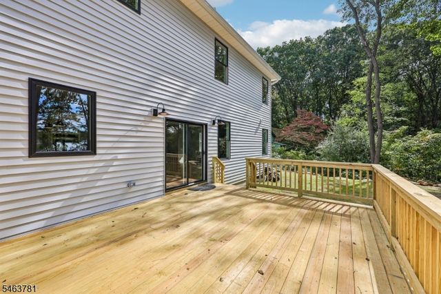 8 Chamberlain Ln, Mount Olive Twp., NJ 07828