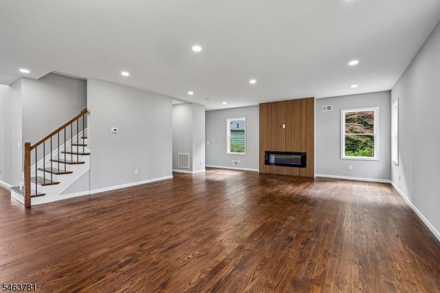8 Chamberlain Ln, Mount Olive Twp., NJ 07828