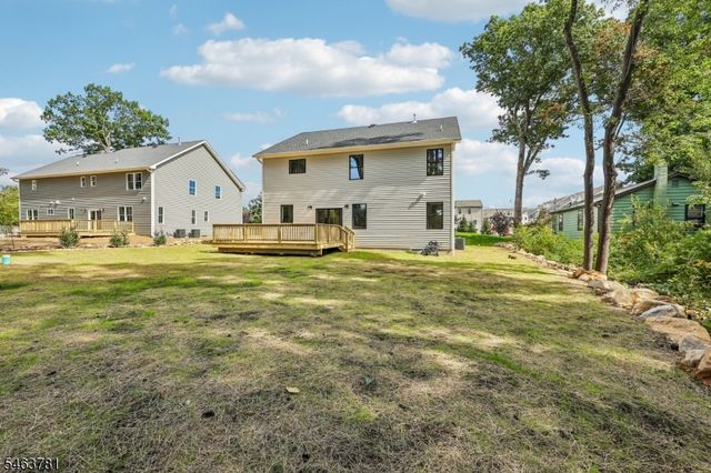 8 Chamberlain Ln, Mount Olive Twp., NJ 07828