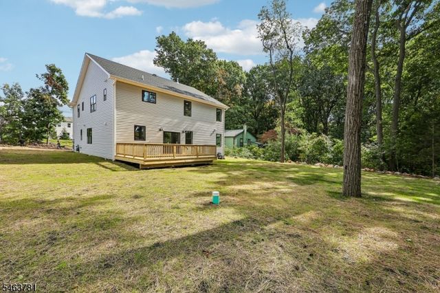 8 Chamberlain Ln, Mount Olive Twp., NJ 07828